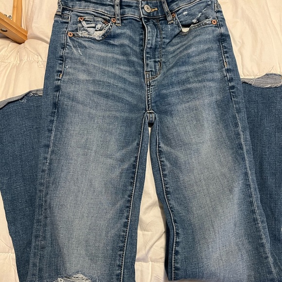 American Eagle Super Hi Rise Flare Jean Size 00 Short - Picture 3 of 6